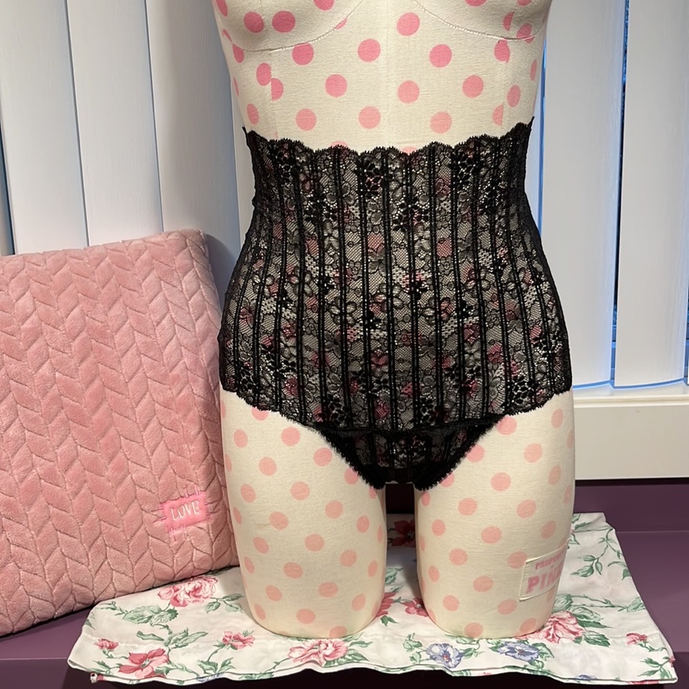 NWT Victoria's Secret Black All-Over Lace High-Waist Thong Black Size XS